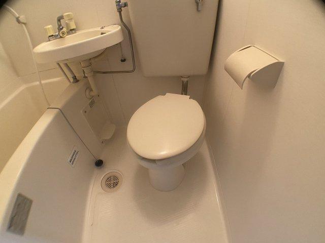 浴室内にトイレがあります！