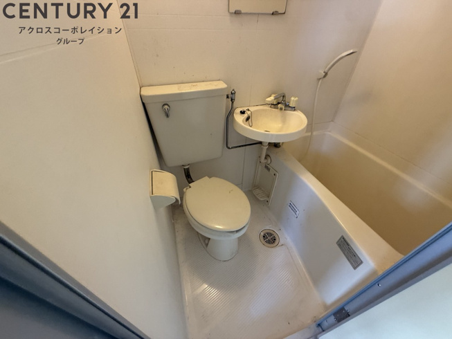 浴室内にトイレがあります☆
