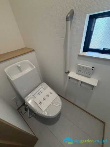 平塚市田村8丁目　新築分譲住宅　全3棟B号棟　のトイレ