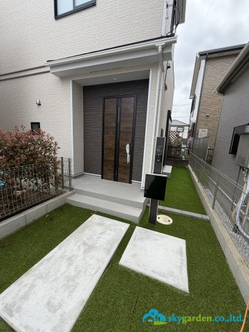 平塚市田村8丁目　新築分譲住宅　全3棟B号棟　の玄関