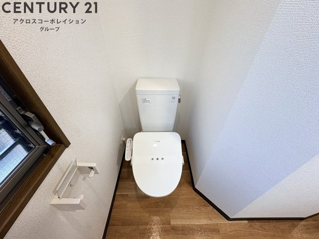 温水洗浄便座機能付きのトイレです♪