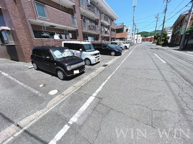 ヴァンクレール ONEの駐車場