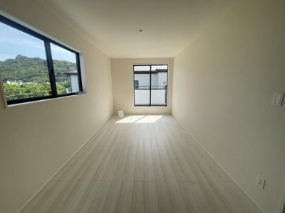 【洋室】 | 南城市知念安座真3期（全3棟）1・3号棟 | 1号棟　洋室8.25帖＋WIC付き♪（WIC×2部屋）