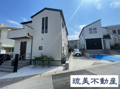 【外観】 | 南城市知念安座真3期（全3棟）1・3号棟 | ※1・3号棟並列駐車2台完備♪