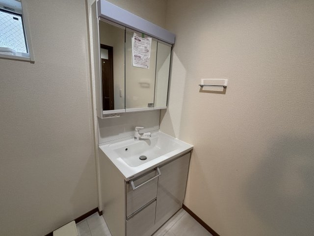 大泉学園町７丁目戸建賃貸住宅の洗面所|忙しい朝には欠かせない洗面所です