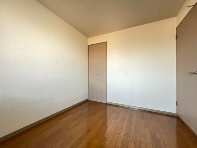 ロイヤルヒルズの内装|洋室