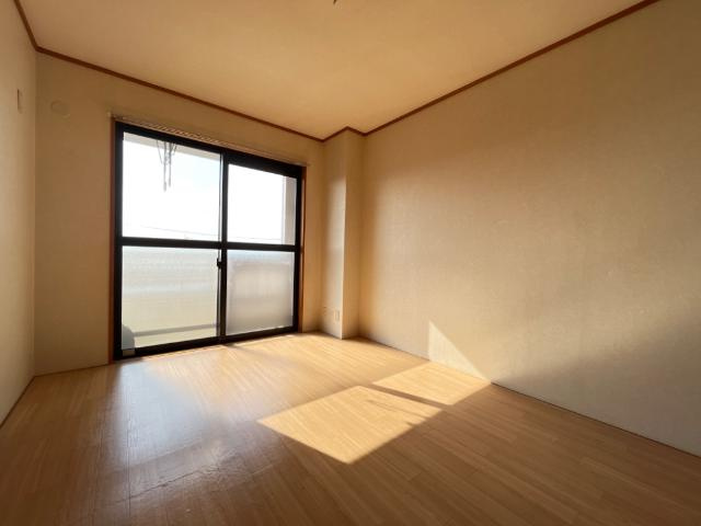 ロイヤルヒルズの内装|洋室