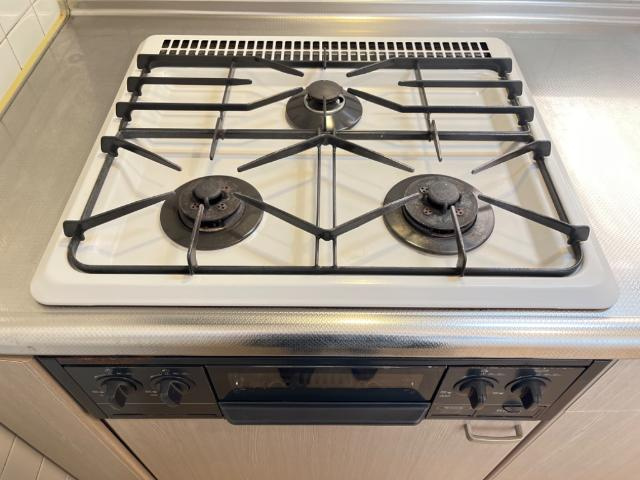 ロイヤルヒルズのキッチン|3口コンロ