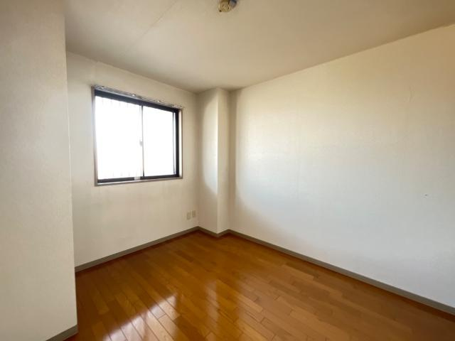 ロイヤルヒルズの内装|洋室