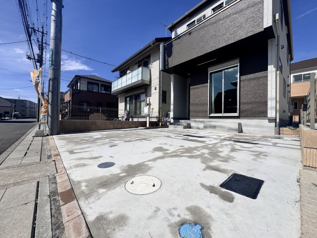 草加市瀬崎７丁目　新築分譲　全８邸の駐車場|【駐車場】
駐車３台可能！ゆとりの駐車スペース！