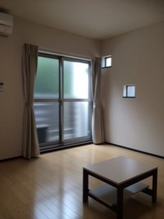 クレイノ欅の居間・リビング|角部屋小窓付き