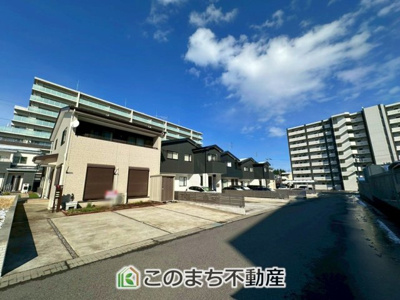 【前面道路含む現地写真】 | 宇都宮市陽東1丁目中古戸建 | 前面道路6ｍと広々してます！運転が苦手な方でもお車の出し入れ簡単で安心です☆
