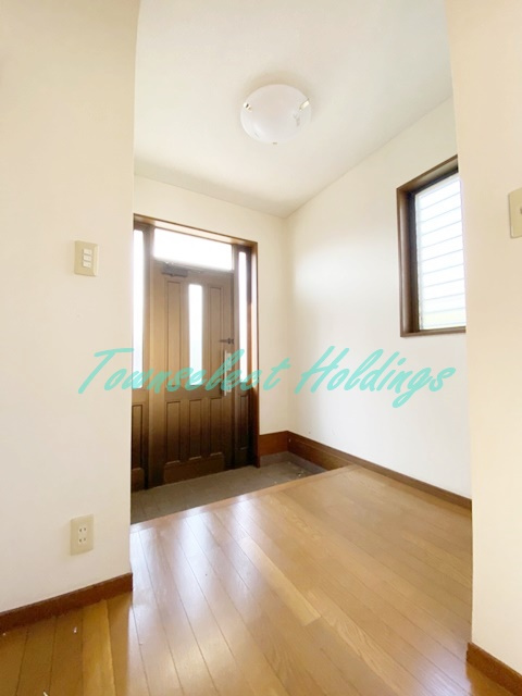 横浜市泉区和泉が丘３丁目の一戸建ての玄関|お履き物が多い方にもおすすめ♪