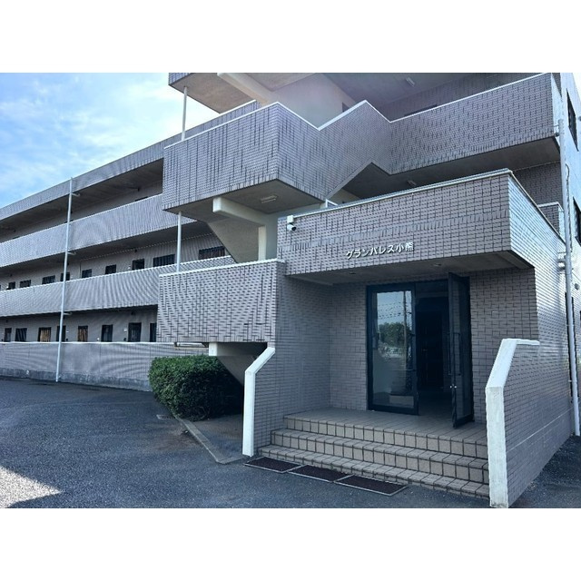 グランパレス小熊のエントランス|毎日通るエントランスはこのようになっています