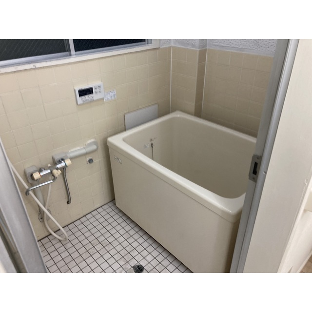 関コーポの浴室|ゆったり過ごせるお風呂です