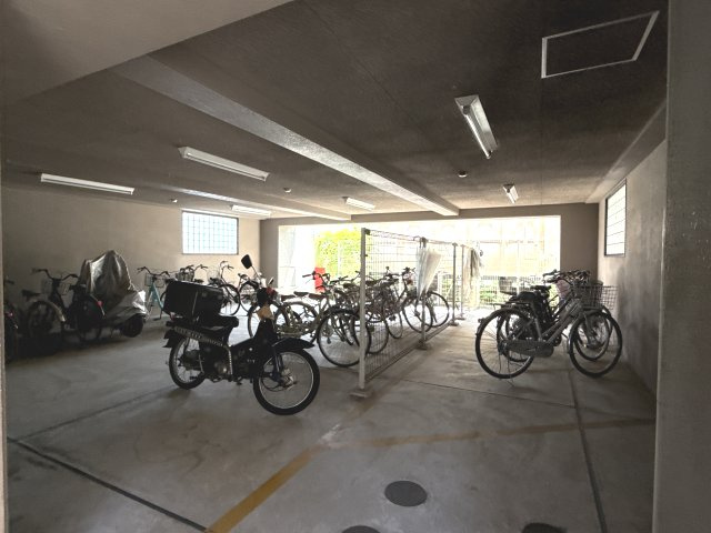 ジュネス姫路Ⅱの駐車場