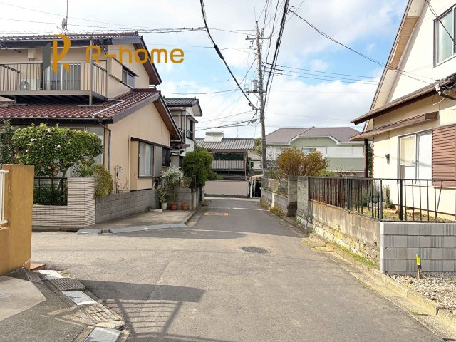取手市新取手2丁目第1期　新築戸建て　1号棟の前面道路含む現地写真|『今から見たい！』大歓迎です♪
お気軽にＲ－ｈomeまでお問い合わせください。