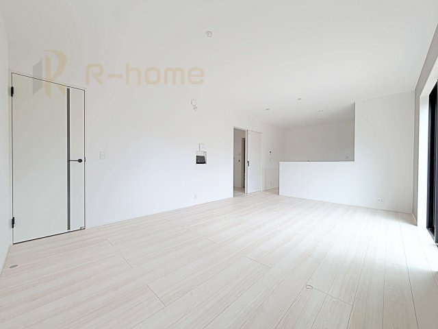 取手市新取手2丁目第1期　新築戸建て　1号棟の居間・リビング|広くて明るいＬＤＫ♪ ゆったりくつろげるリビングスペースで、ご家族皆様の笑顔が溢れます。