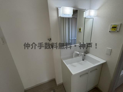 【独立洗面台】 | 神戸市垂水区山手7丁目　新築戸建　仲介手数料無料！ | 朝の支度にも助かる、独立の洗髪洗面化粧台