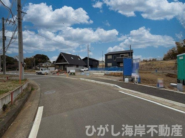 茅ヶ崎市芹沢　売地　全2区画の前面道路含む現地写真|現地外観