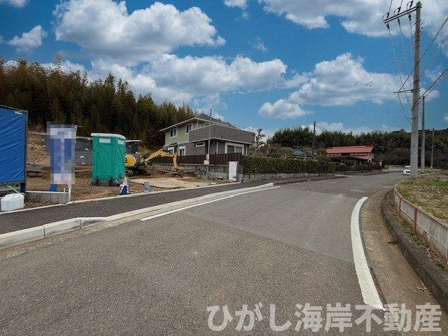 茅ヶ崎市芹沢　売地　全2区画の前面道路含む現地写真|現地外観