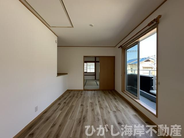 茅ヶ崎市円蔵　中古戸建の居間・リビング|新規リフォーム完了！　18.5帖　LDK