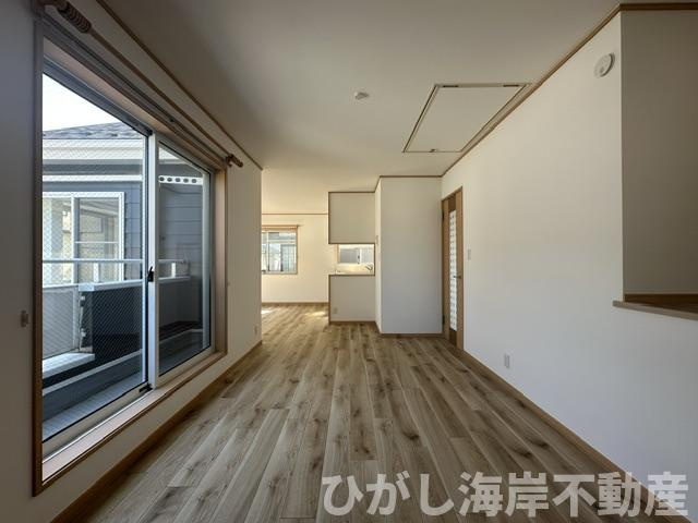 茅ヶ崎市円蔵　中古戸建の居間・リビング|新規リフォーム完了！　18.5帖　LDK