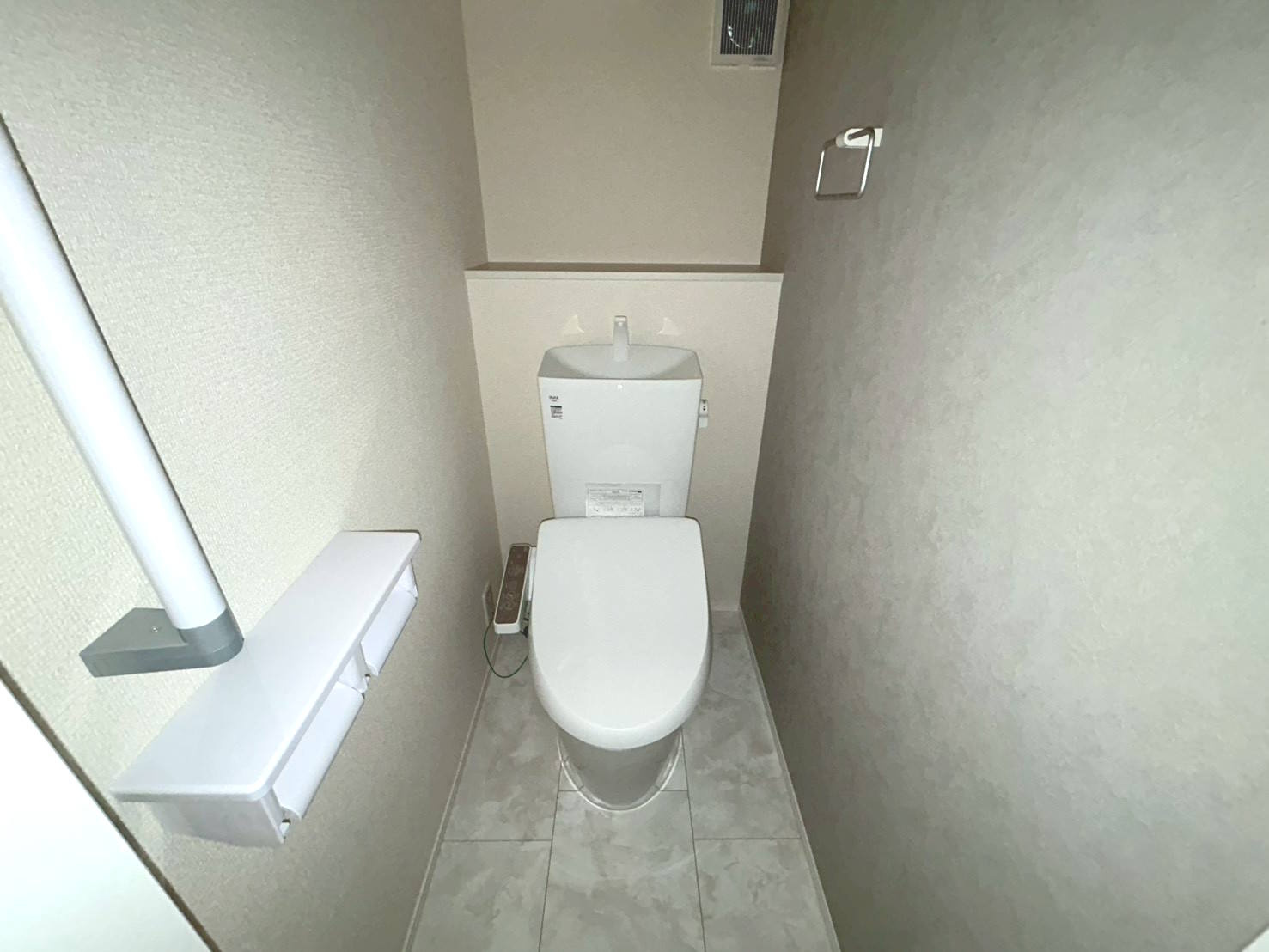 リーブルガーデン　一宮市浅井町河田　全1区画分譲のトイレ|超表面平滑加工とイオンパワーの「セフィオンテクト」加工で、汚れが付きにくく落ちやすい仕様で清潔です。
便器にフチがないので汚れが隠れて見えない部分がありません。お手入れがとってもラクラクです。
