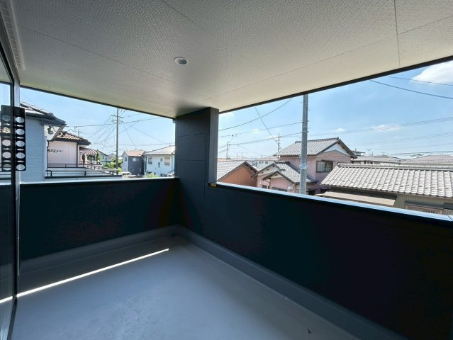 リーブルガーデン　一宮市浅井町河田　全1区画分譲のバルコニー|バルコニーは南向きで洗濯物もよく乾きます！強度と表面積硬度を持つFPRで防水しています。