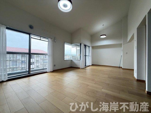 サニータウン茅ヶ崎５号棟の居間・リビング|R6年　新規リフォーム完了！　17帖　LDK