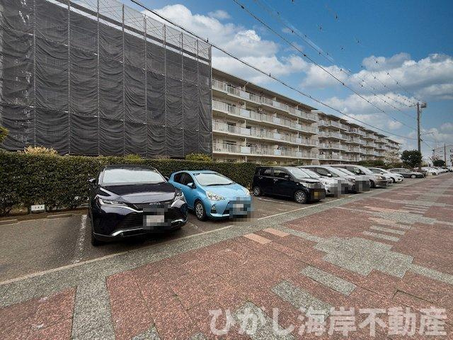 サニータウン茅ヶ崎５号棟の駐車場|敷地内駐車場
