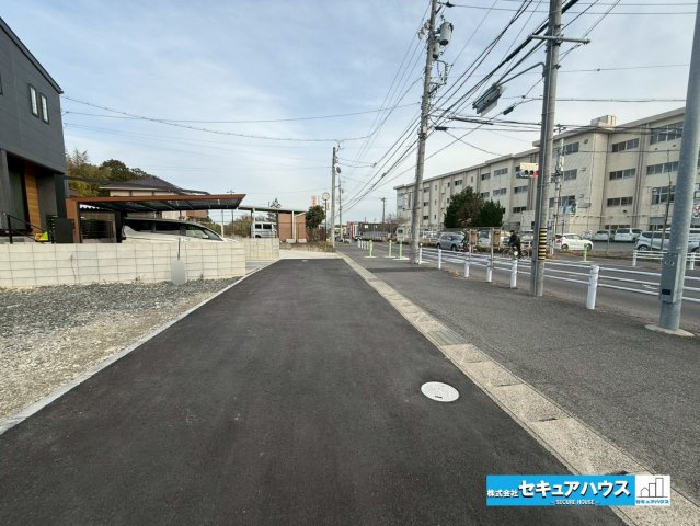 【同施工物件ご案内可能】愛知郡東郷町大字春木字白土　全1棟の前面道路含む現地写真|事前予約にて現地ご見学いただけます！お気軽にお問い合わせください♪
■株式会社　セキュアハウス■
住宅ローンに強く、知識、経験豊富なスタッフ在籍
お客様に寄り添い、ご成約後もサポート致します。　　　　