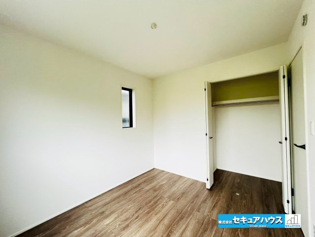 【本日ご案内可能】愛知郡東郷町大字春木字白土　全1棟の洋室|【洋室5.25帖】
◆お子様のお部屋や主寝室、来客時の宿泊室、趣味のお部屋としてもご利用いただけます♪
◆全居室収納付きのため、各居室ごとに収納することができます。　　　　　　　　　　　　　　　　　　