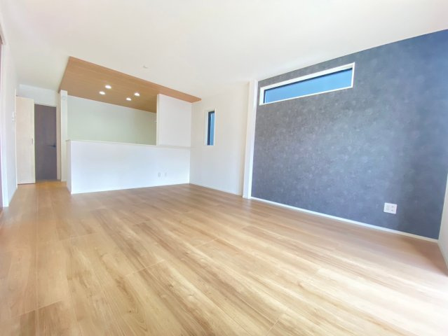 【同施工物件ご案内可能】愛知郡東郷町大字春木字白土　全1棟の内観：施工例|【LDKイメージ】
◆家族揃ってリビングで過ごすお休みの日が、楽しみになる場所となることでしょう。
対面式のオープンキッチンは、家事をしながら家族の様子が一目でわかる安心＆便利設備♪　　　　　　　　　