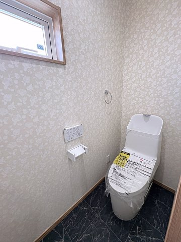 【エコnaホーム】　郡山市横塚6丁目　芳賀小・第四中の洋室|東側の洋室は家事室と繋がっています！収納はWICで室内もスッキリ！