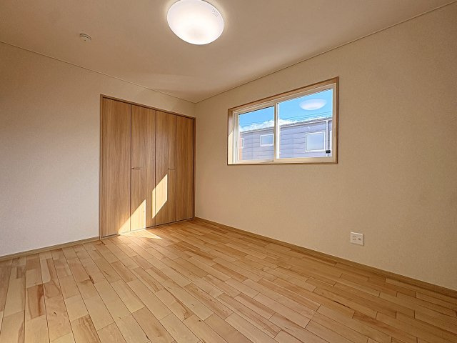 【エコnaホーム】　郡山市横塚6丁目　芳賀小・第四中の洋室|2面採光で明るく快適なプライベート空間！