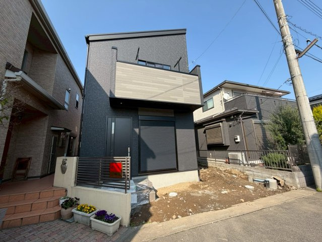 越谷市宮本町新築戸建ての前面道路含む現地写真