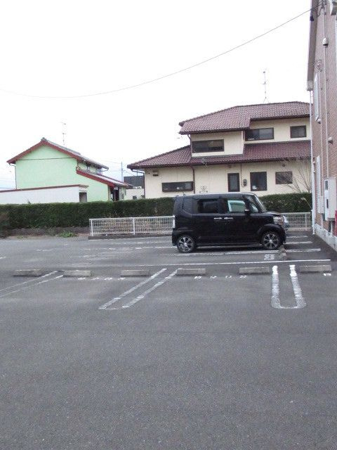 グレイスフルＢの駐車場