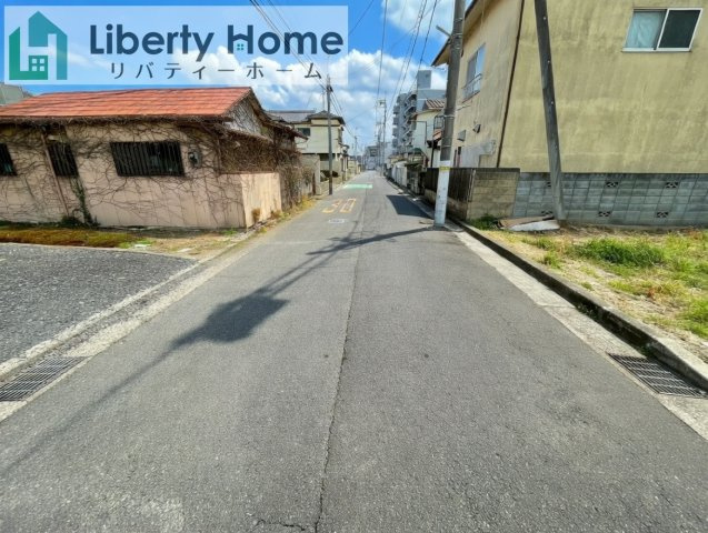 水戸市大工町3丁目　売地　A区画の前面道路含む現地写真