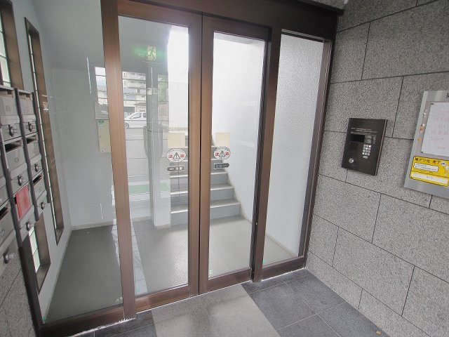 ウイル緑井のエントランス