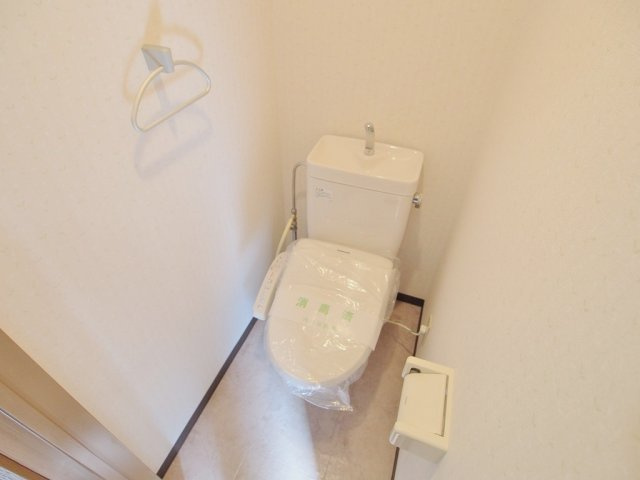ウイル緑井のトイレ|別号室の写真です。