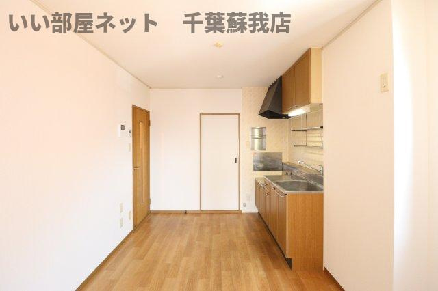エクレール五井西CDEの居間・リビング|こちらのリビングで趣味の時間をお楽しみください