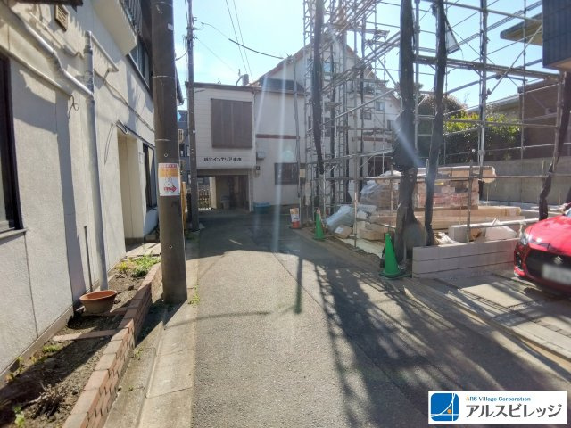 新築／富士見市関沢1丁目の前面道路含む現地写真|前面道路幅約4ｍ