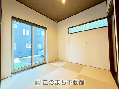 【和室】 | さくら市卯の里中古戸建 | LDKに隣接しており、シーンに合わせて一体利用も可能です♪お子様のお昼寝スペースやプレイルーム・家事室・客間など、多目的にお使いいただけます。
