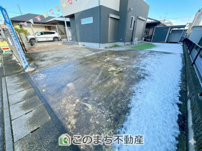 【駐車場】 | さくら市卯の里中古戸建 | お車駐車スペース３台分ご用意しております♪
