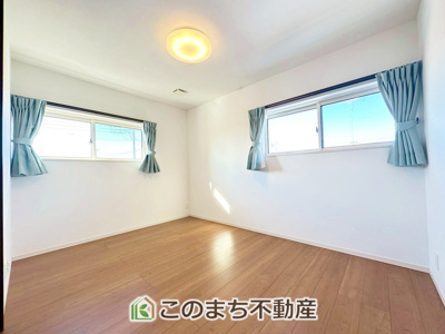 【洋室】 | さくら市卯の里中古戸建 | 一人ひとりの大切なプライベート空間。ゆとりある広さで、一人の時間をゆったりと過ごせる安らぐお部屋になるはずです。

