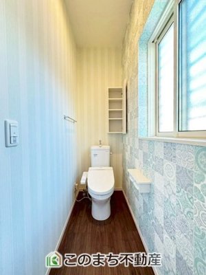 【トイレ】 | さくら市卯の里中古戸建 | 小窓から換気ができて清潔なトイレスペース☆温水洗浄便座搭載です！
