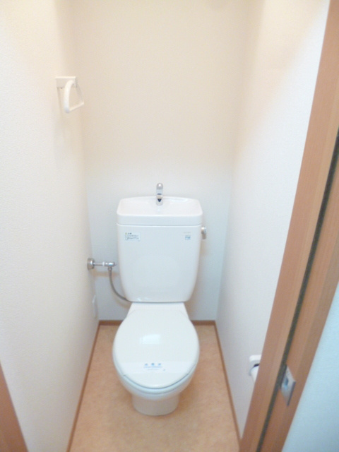ヴェルデ井草のトイレ|★トイレは上部に棚あり♪温水洗浄便座付き★