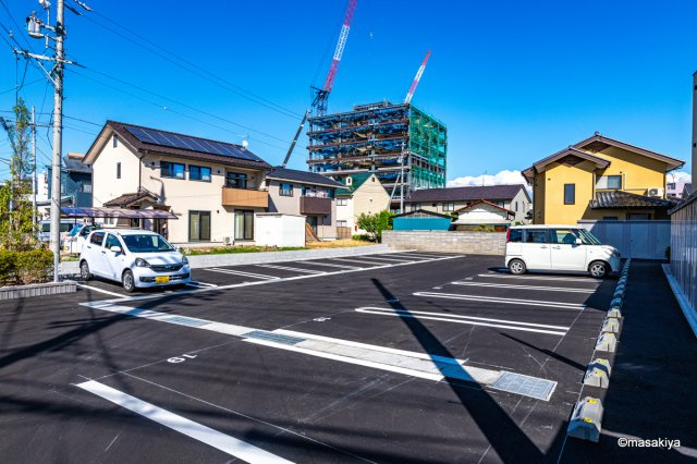 シャルマン栗田の駐車場