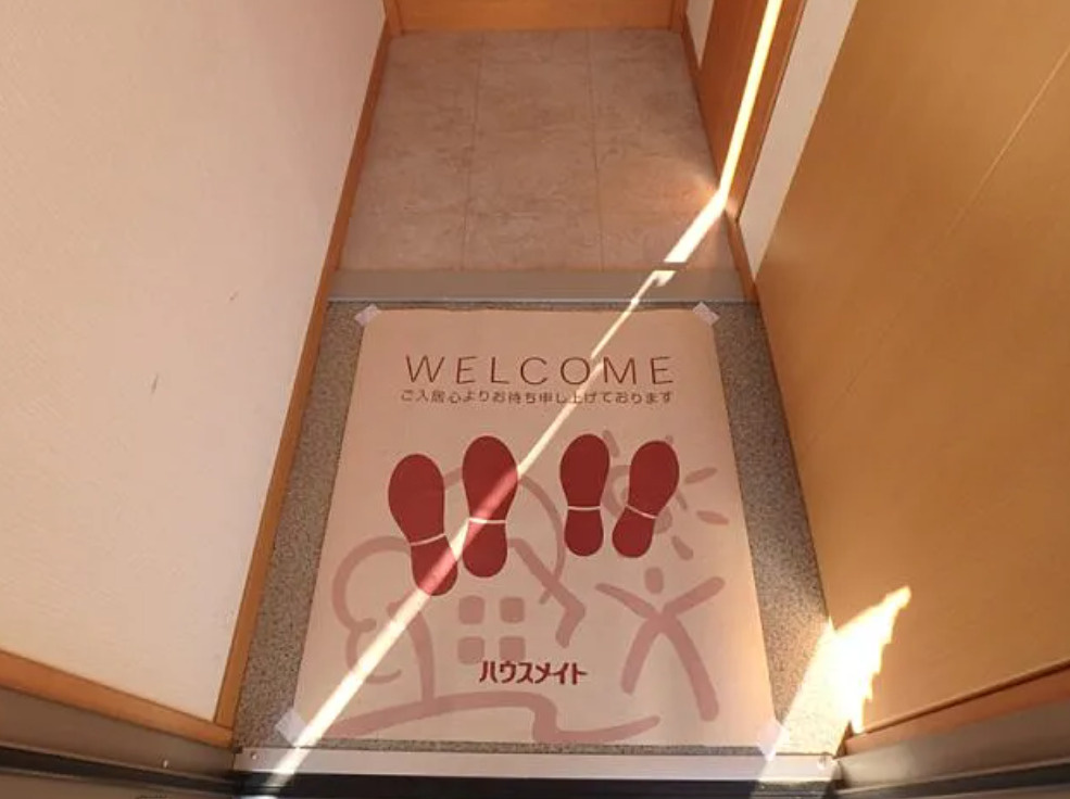 グランドゥール飾東の玄関